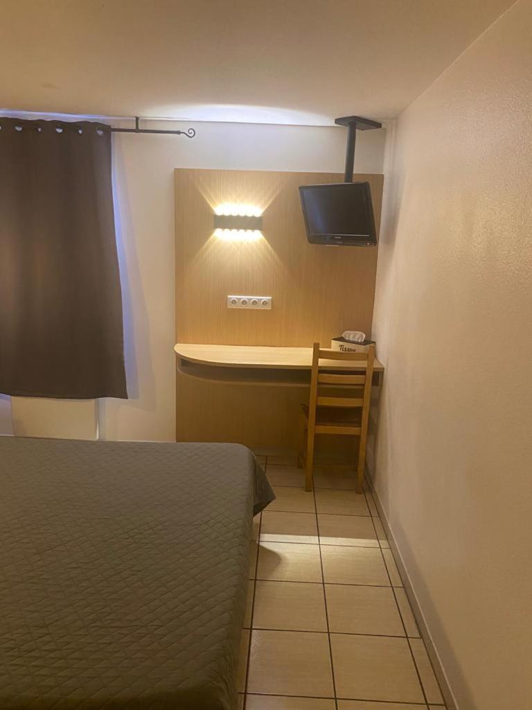 Confort Hotel Montgeron Luaran gambar